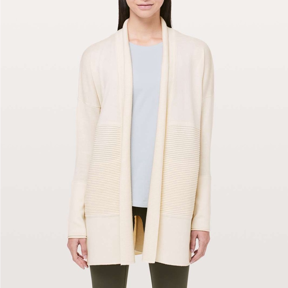 Lululemon Sit In Lotus Wrap II in Angel Wing